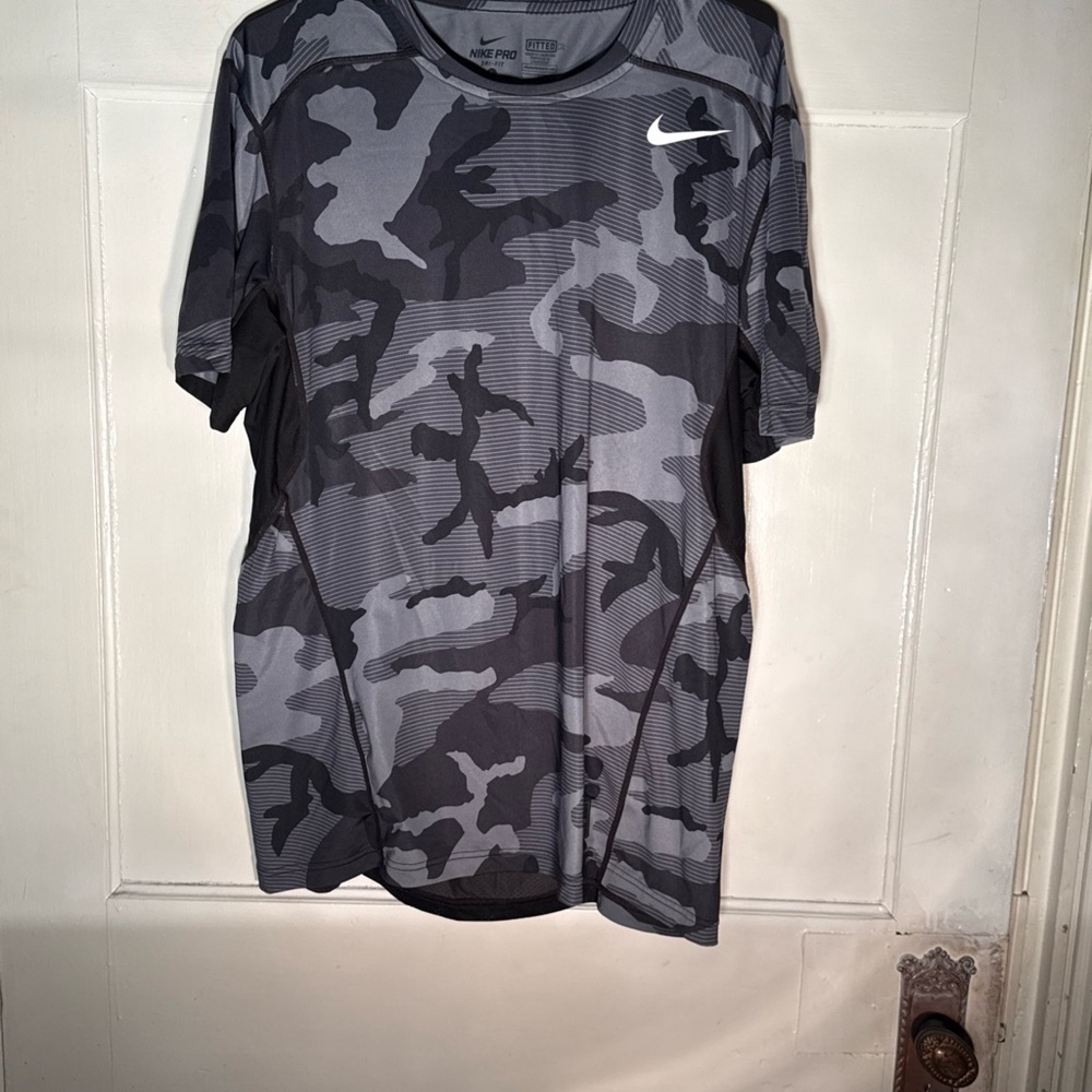 Nike Pro Dri-Fit Fitted T-Shirt Grey & Black Camouflage - Medium